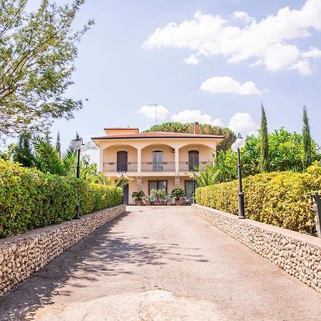 Villa Laoconte Piscina, Jacuzzi E Biliardo Canicattì Exterior foto